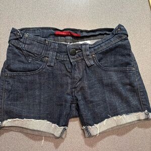 Levi’s slouch straight 504 cut off‎ Jean shorts. SZ W25. Roll raw cuff.